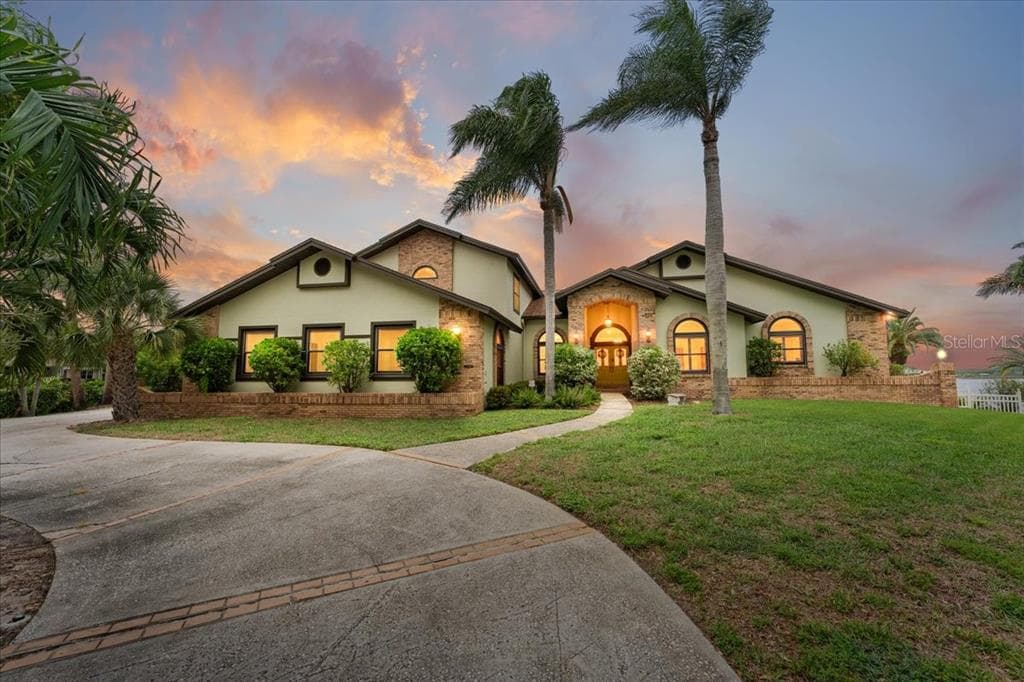1589 MARY LANE photo 2