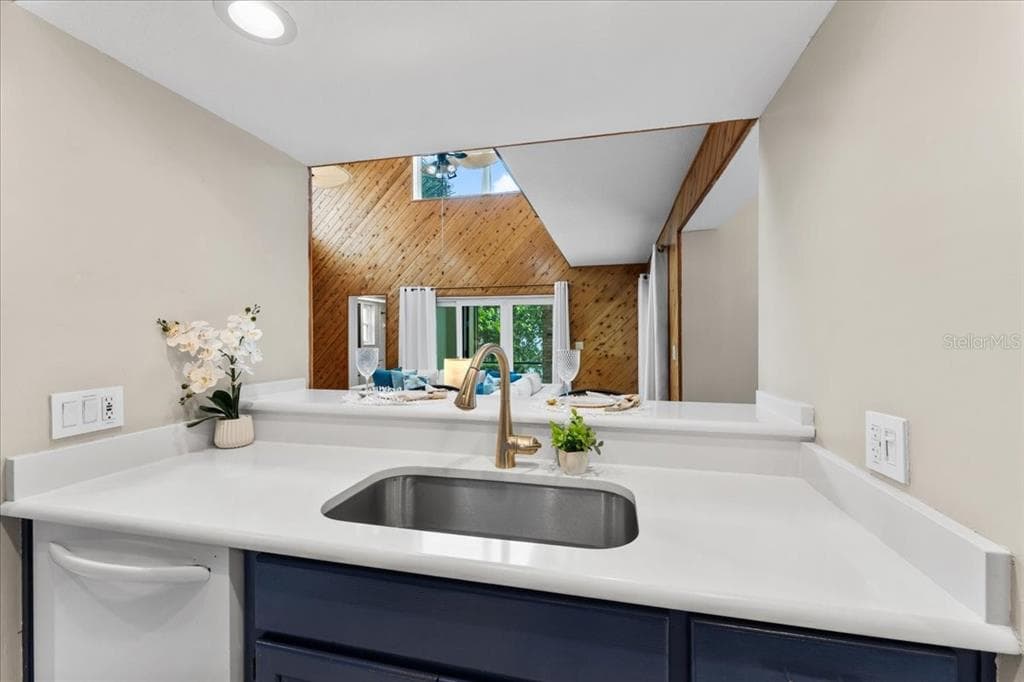 1589 MARY LANE photo 21