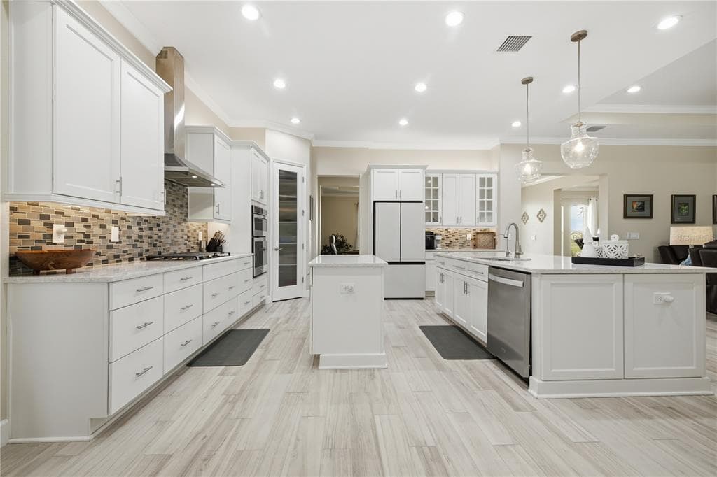 5315 SAN REMO CIRCLE photo 15