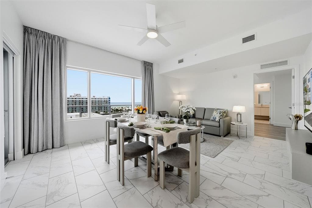 411 E SHORE DRIVE 403 photo 3