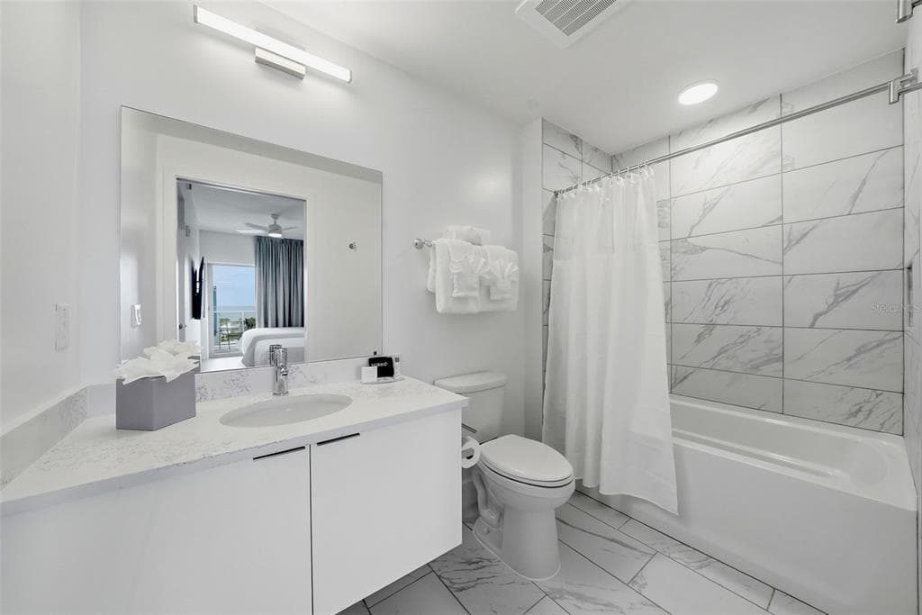 411 E SHORE DRIVE 207 photo 8