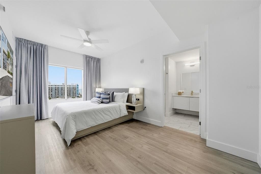 411 E SHORE DRIVE 713 photo 5