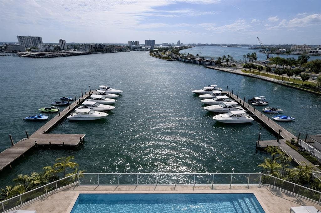 411 E SHORE DRIVE 713 photo 14