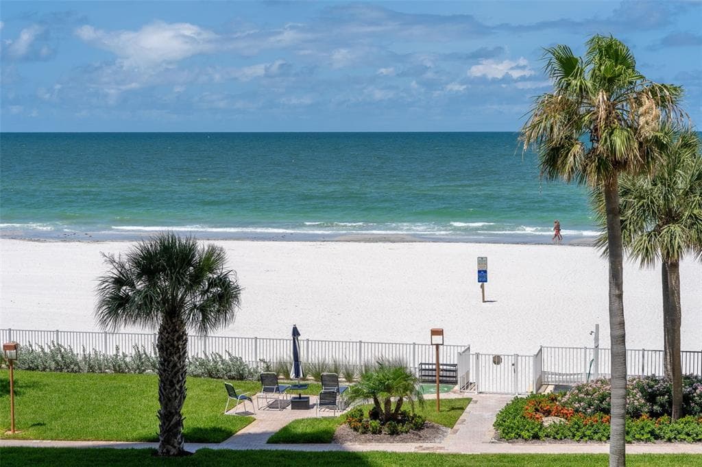 17920 GULF BOULEVARD 302 photo 23