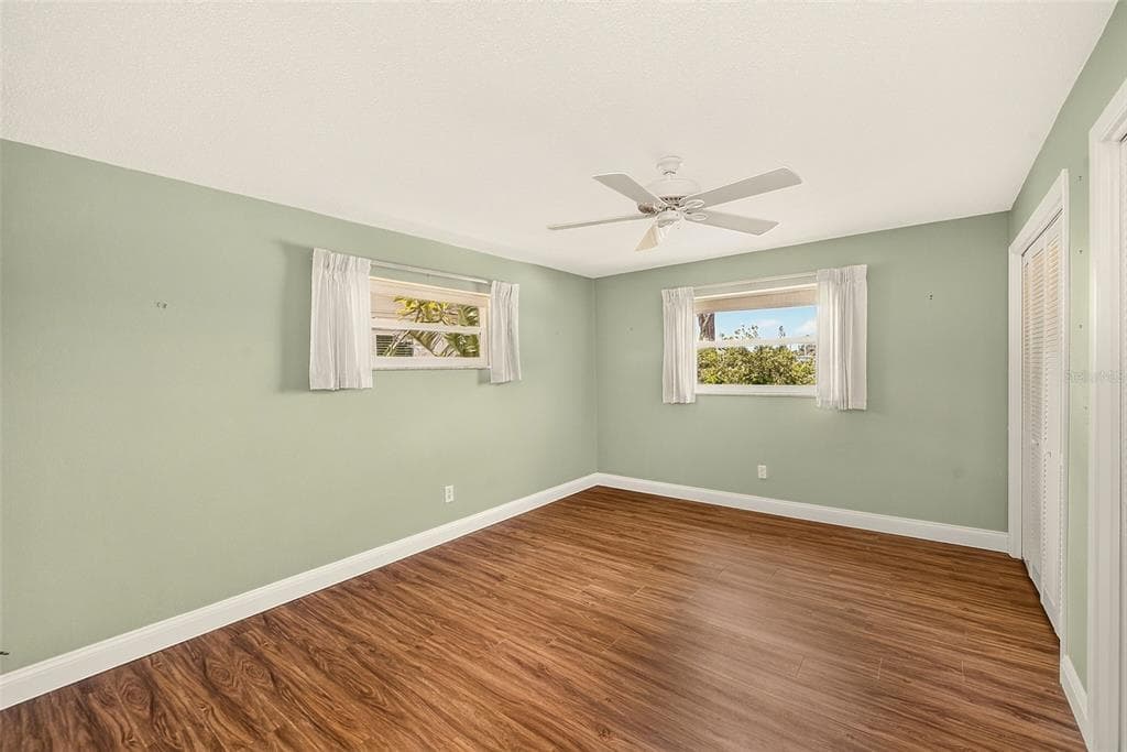 513 HARBOR DRIVE N photo 23
