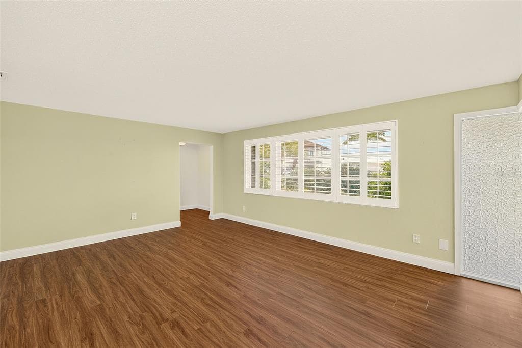 513 HARBOR DRIVE N photo 6