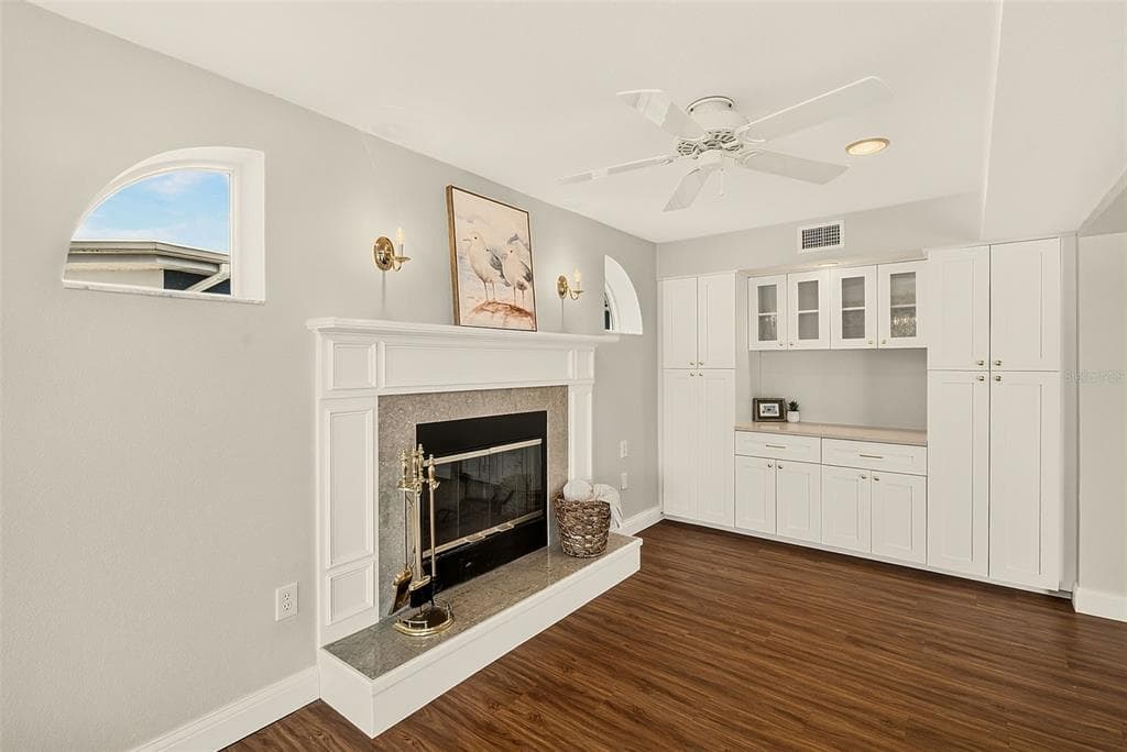 513 HARBOR DRIVE N photo 17