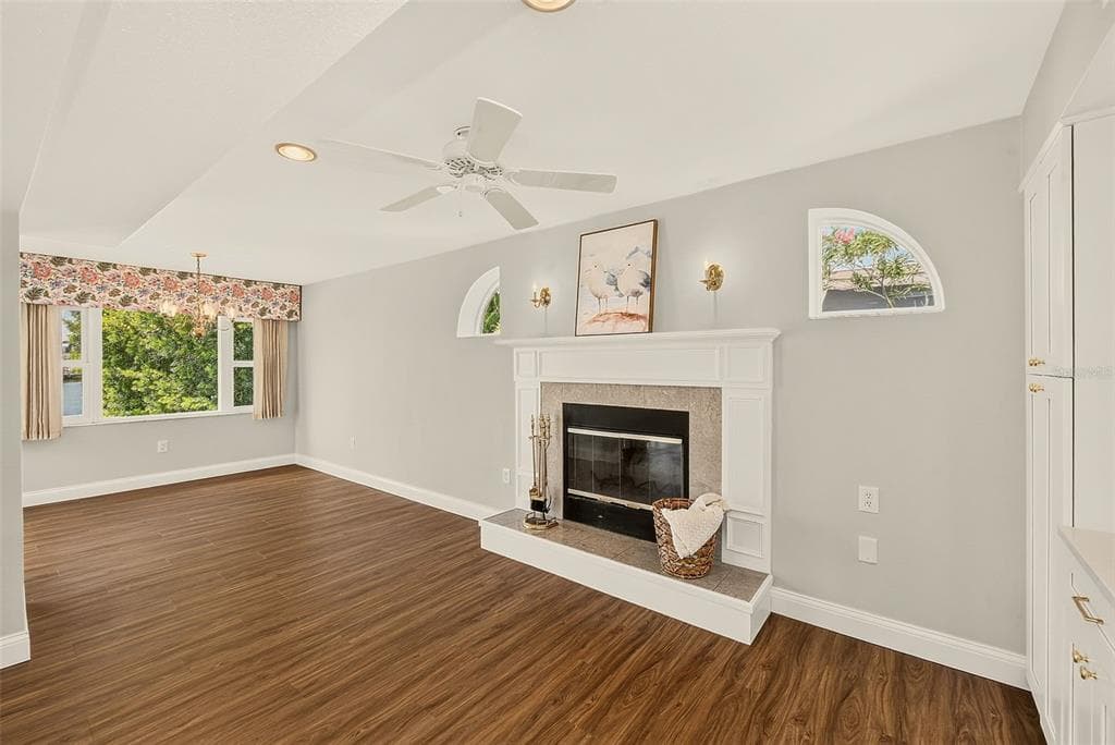 513 HARBOR DRIVE N photo 16