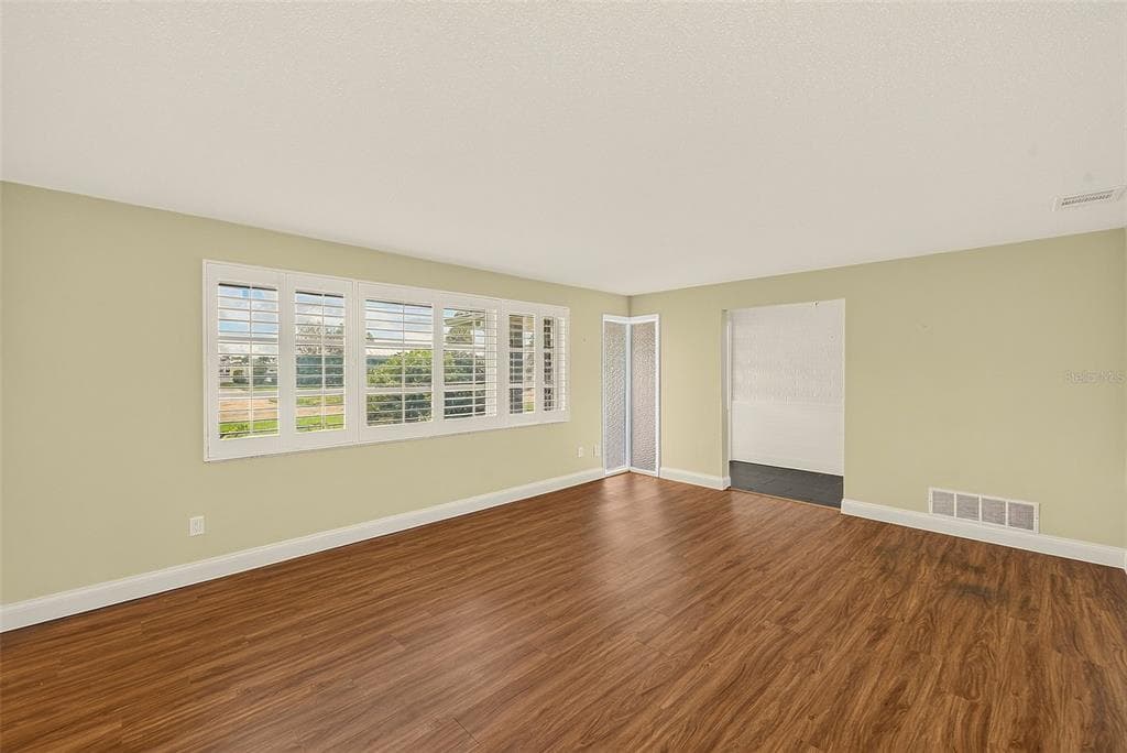 513 HARBOR DRIVE N photo 7