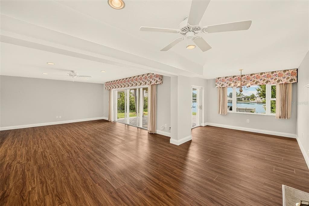 513 HARBOR DRIVE N photo 20