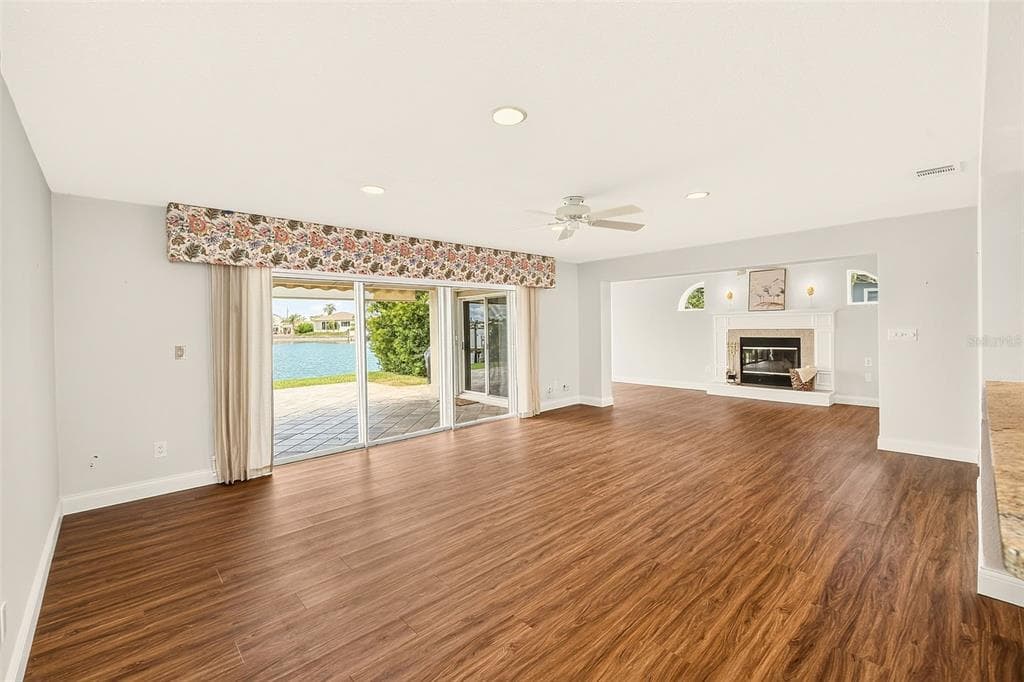 513 HARBOR DRIVE N photo 14