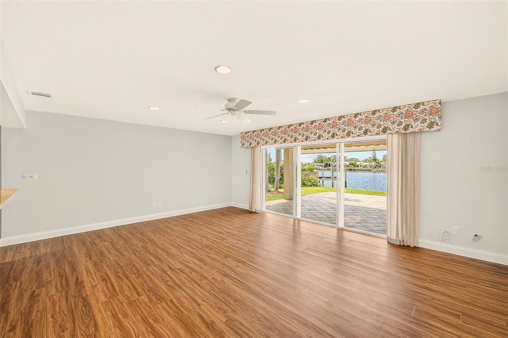 513 HARBOR DRIVE N photo 15