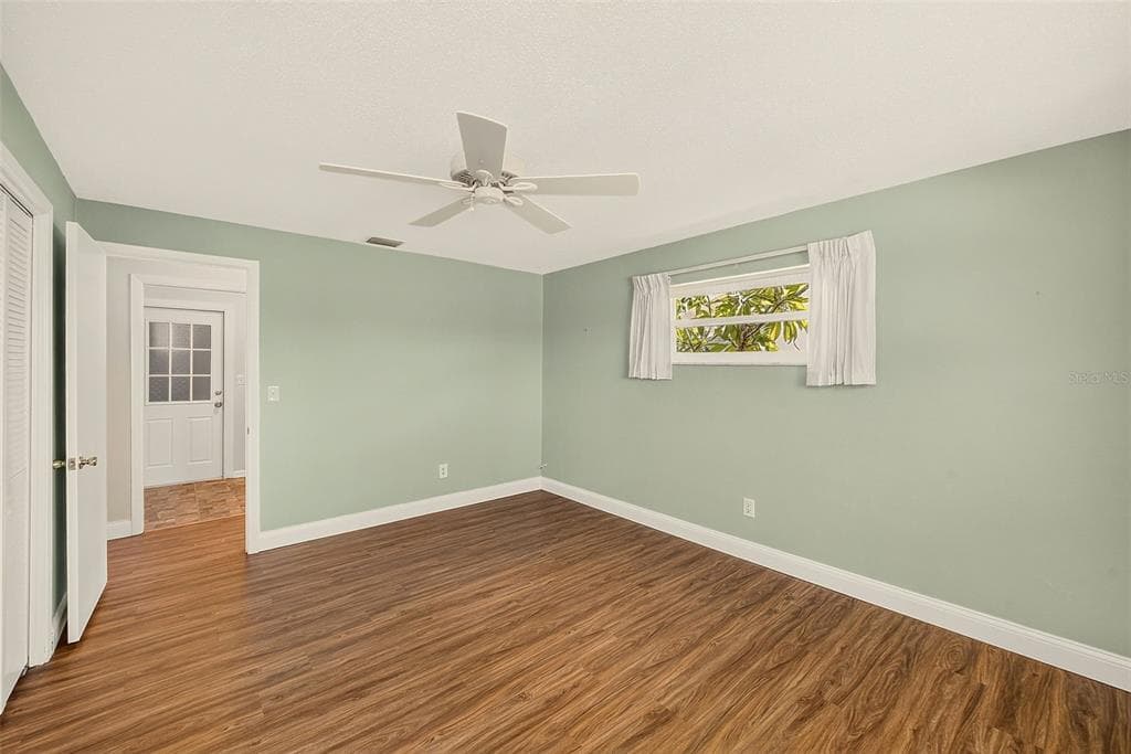 513 HARBOR DRIVE N photo 25