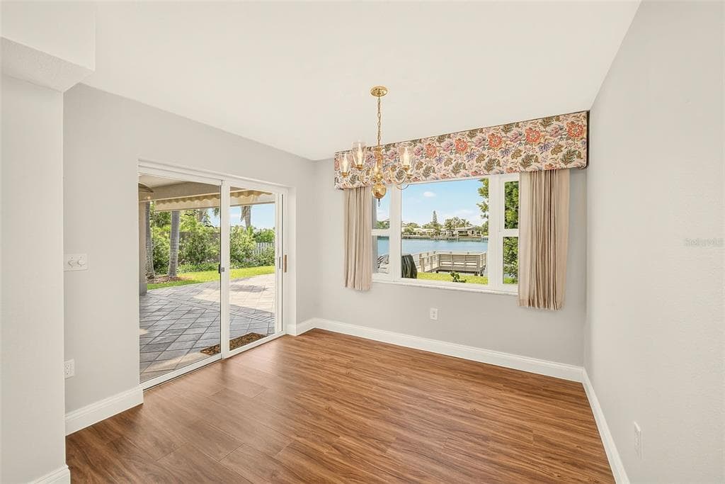 513 HARBOR DRIVE N photo 21