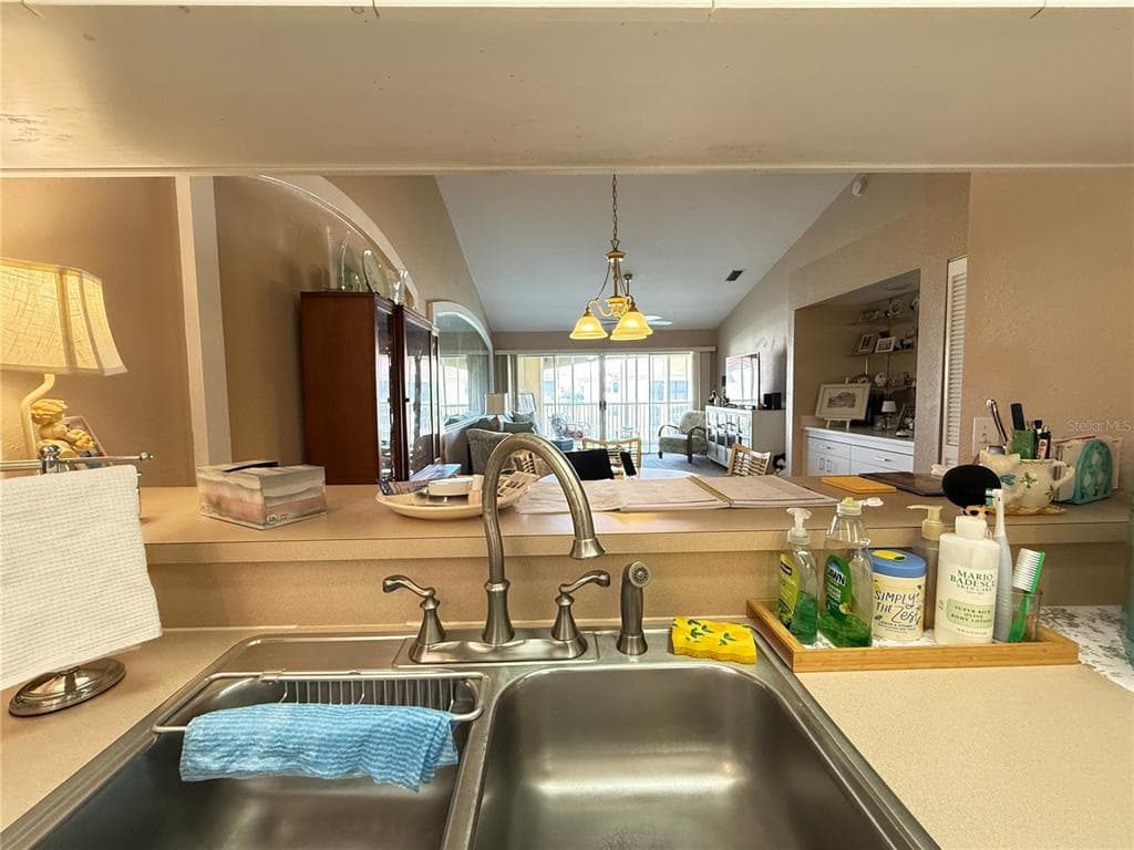 407 BOUCHELLE DRIVE 303 photo 10