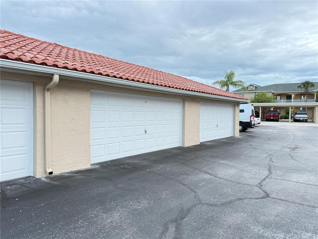 407 BOUCHELLE DRIVE 303 photo 15