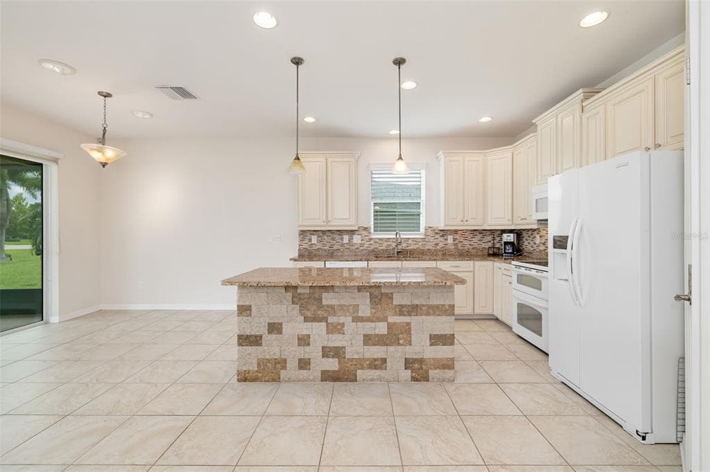 7726 111TH TERRACE E photo 9