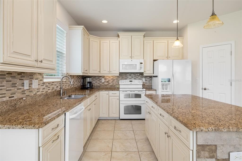 7726 111TH TERRACE E photo 11