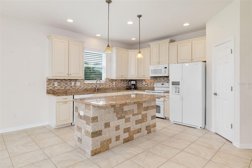 7726 111TH TERRACE E photo 8