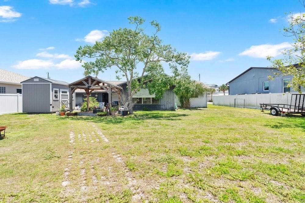 147 LANTANA AVENUE photo 23