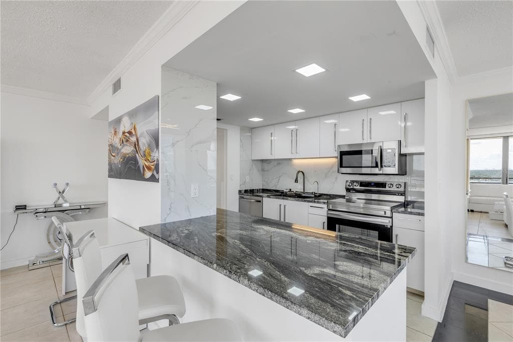 2900 N ATLANTIC AVENUE 2106 photo 10