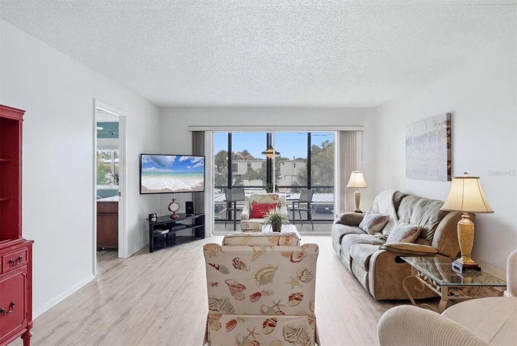 6470 HOLLYWOOD BOULEVARD 208 photo 6