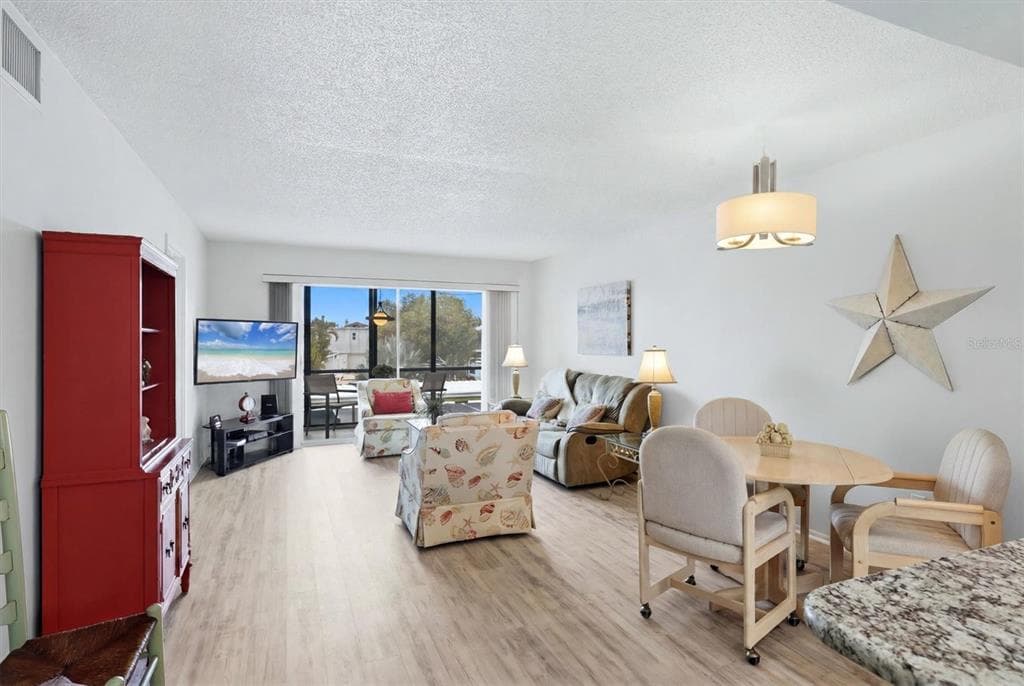 6470 HOLLYWOOD BOULEVARD 208 photo 16