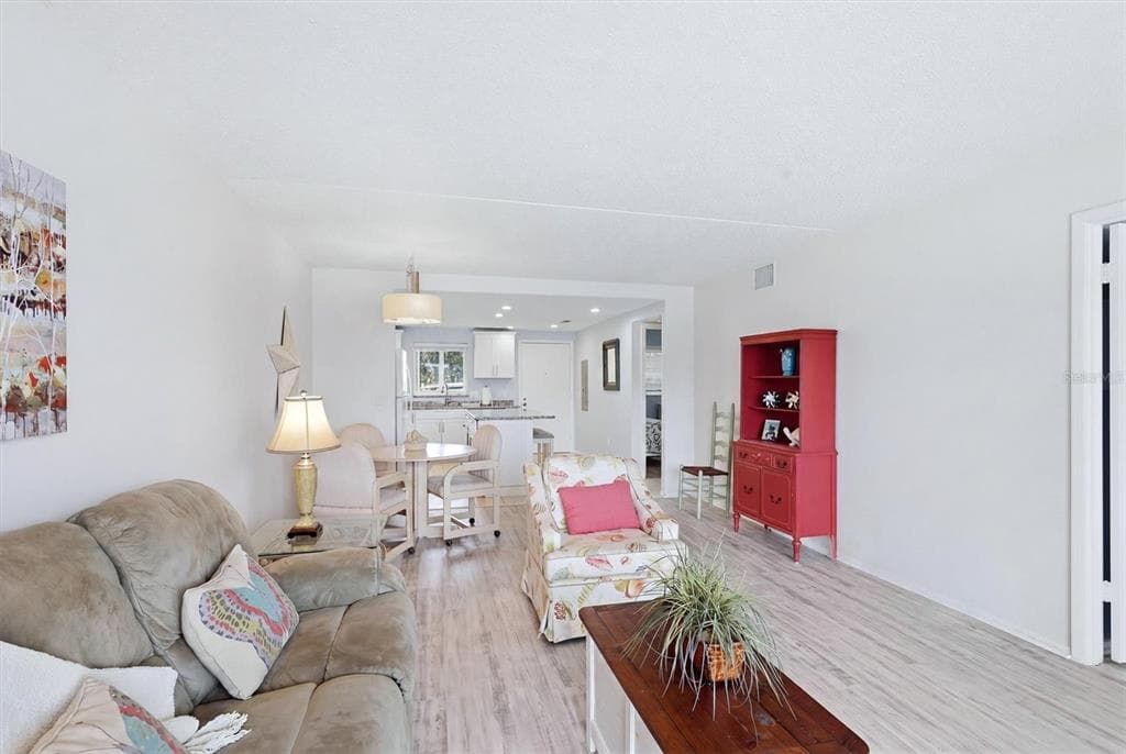 6470 HOLLYWOOD BOULEVARD 208 photo 7