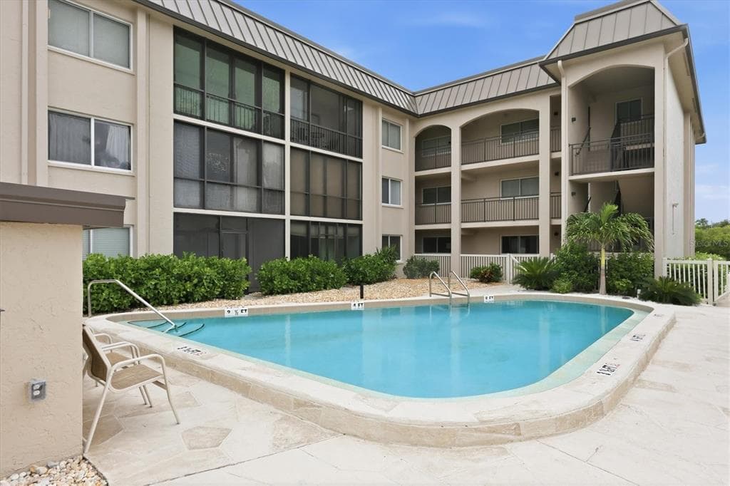 6470 HOLLYWOOD BOULEVARD 208 photo 3