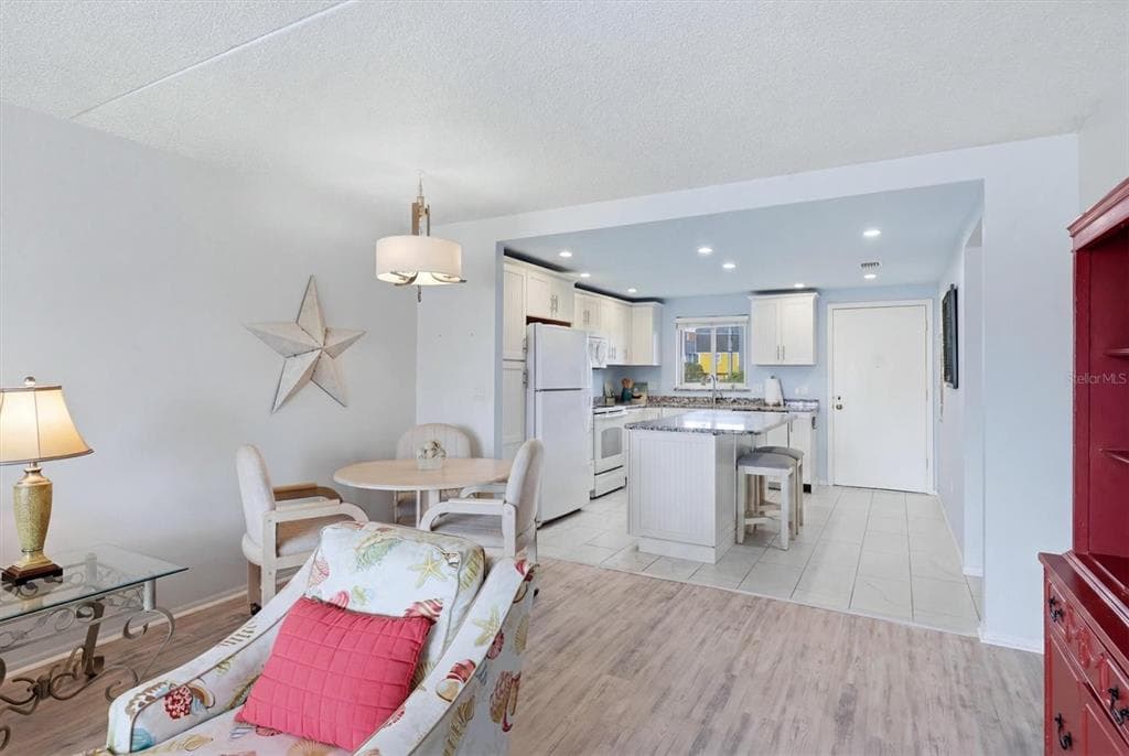 6470 HOLLYWOOD BOULEVARD 208 photo 18