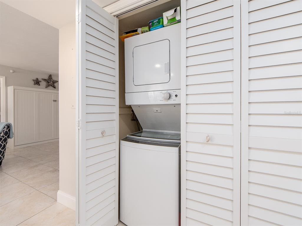 690 ISLAND WAY 408 photo 14