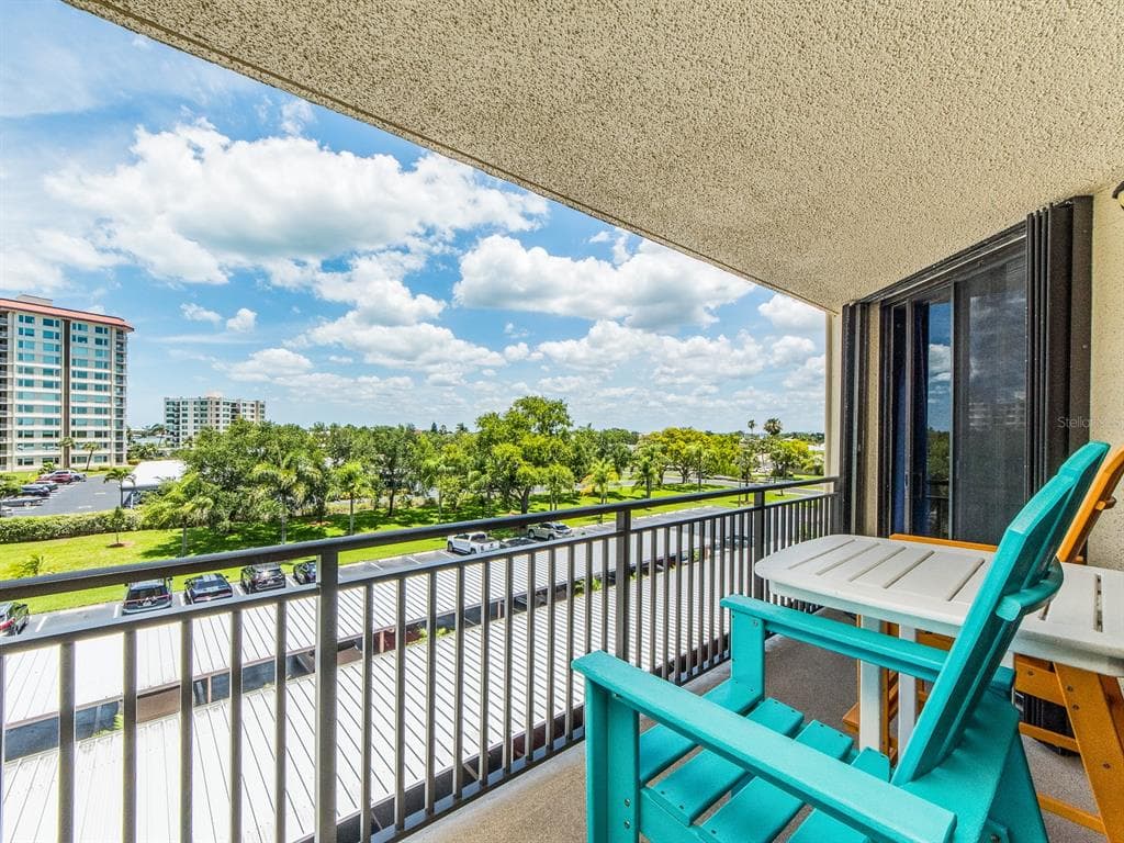 690 ISLAND WAY 408 photo 8
