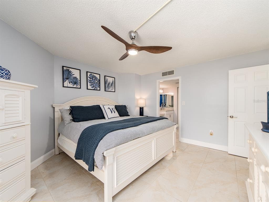 690 ISLAND WAY 408 photo 19