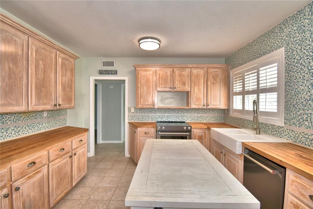 1620 17TH STREET NW 3