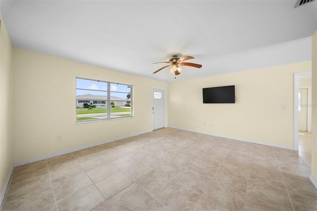 154 DANFORTH DRIVE photo 4