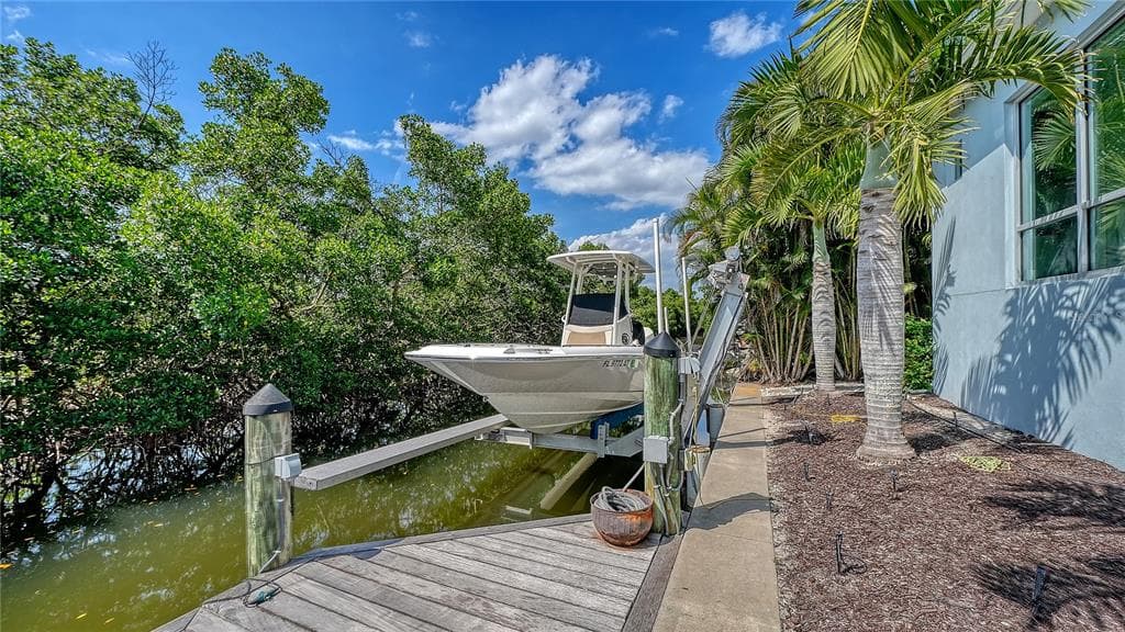 705 JUNGLE QUEEN WAY photo 22