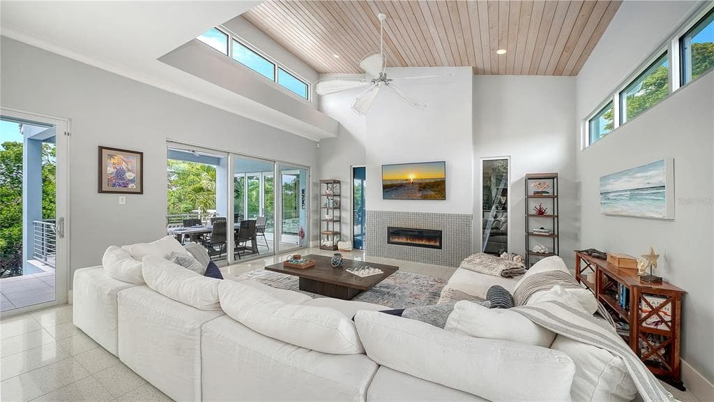 705 JUNGLE QUEEN WAY photo 8
