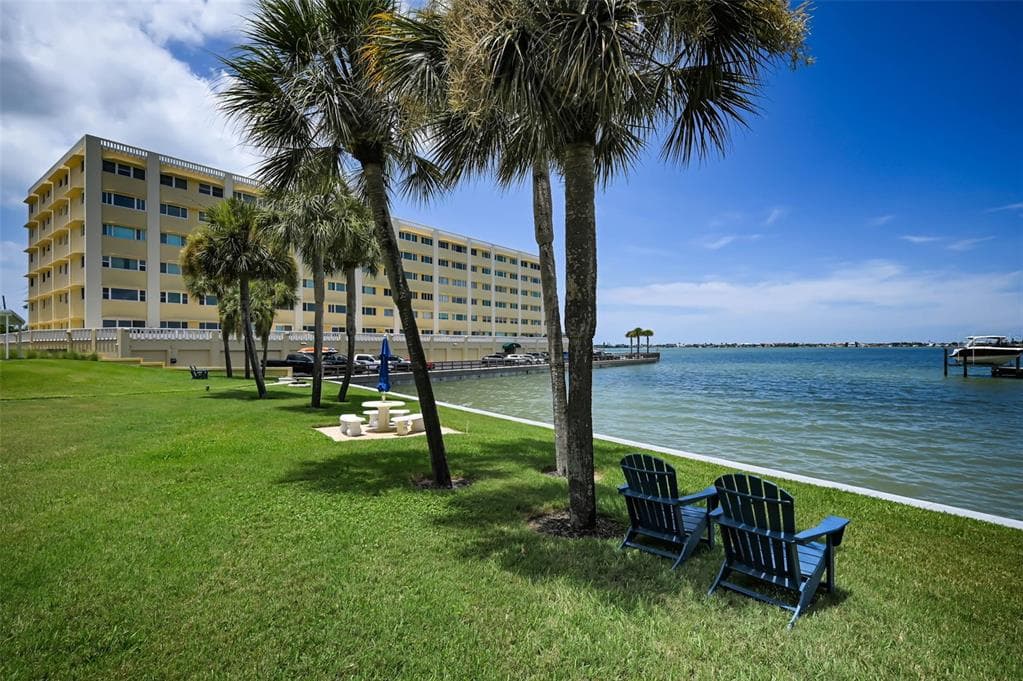 100 BLUFF VIEW DRIVE #211C 1