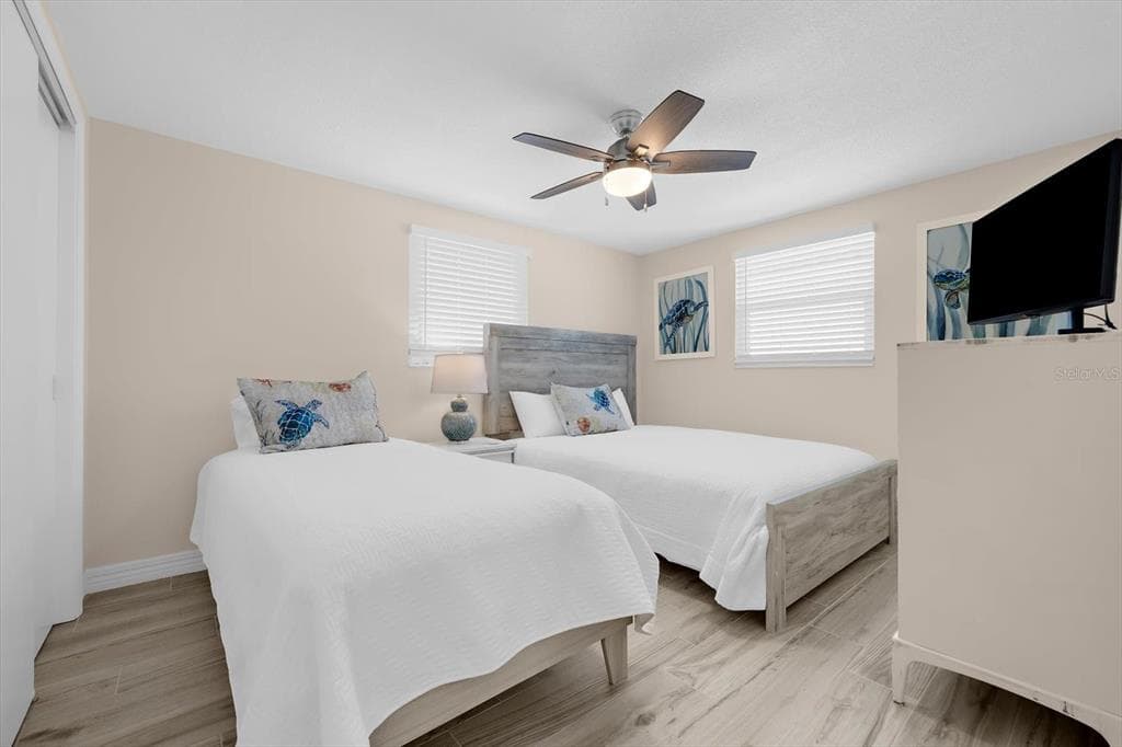 6154 MIDNIGHT PASS ROAD B1 photo 22
