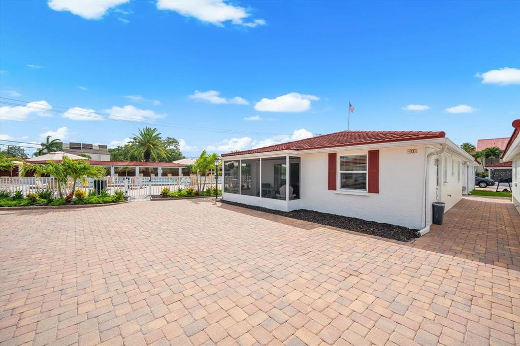 6154 MIDNIGHT PASS ROAD B1 photo 5