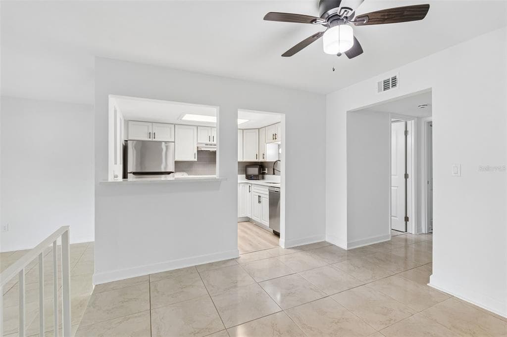 552 PLAZA SEVILLE COURT 97 photo 6