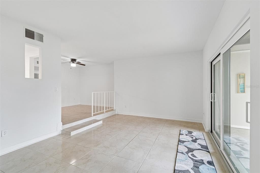 552 PLAZA SEVILLE COURT #97 4