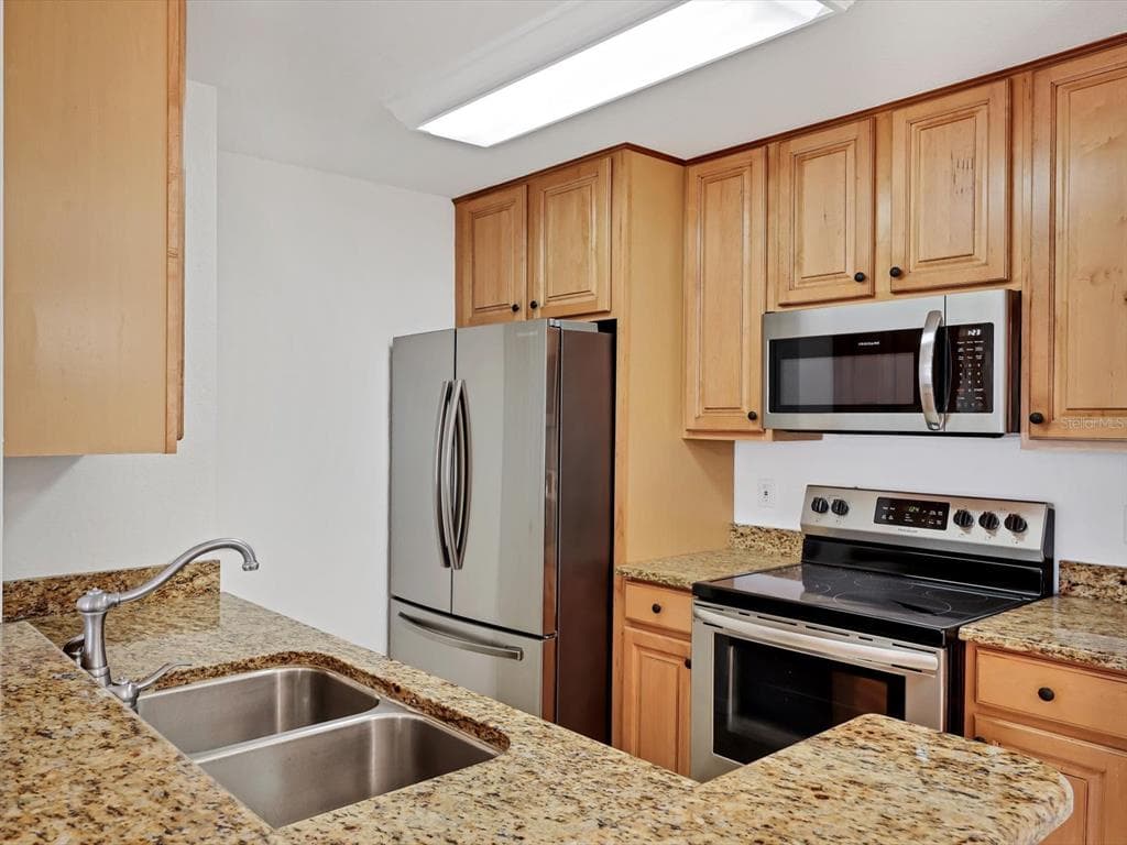 8933 MANOR LOOP 105 photo 16