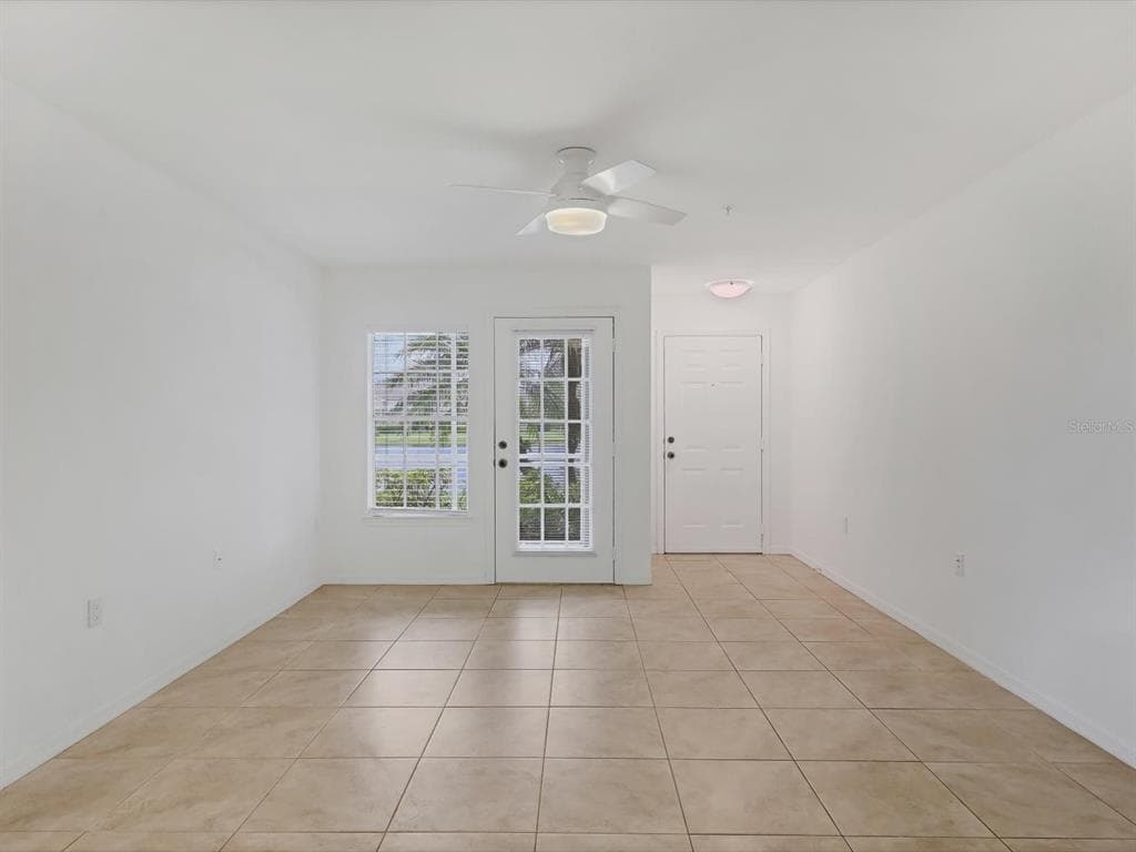 8933 MANOR LOOP 105 photo 11