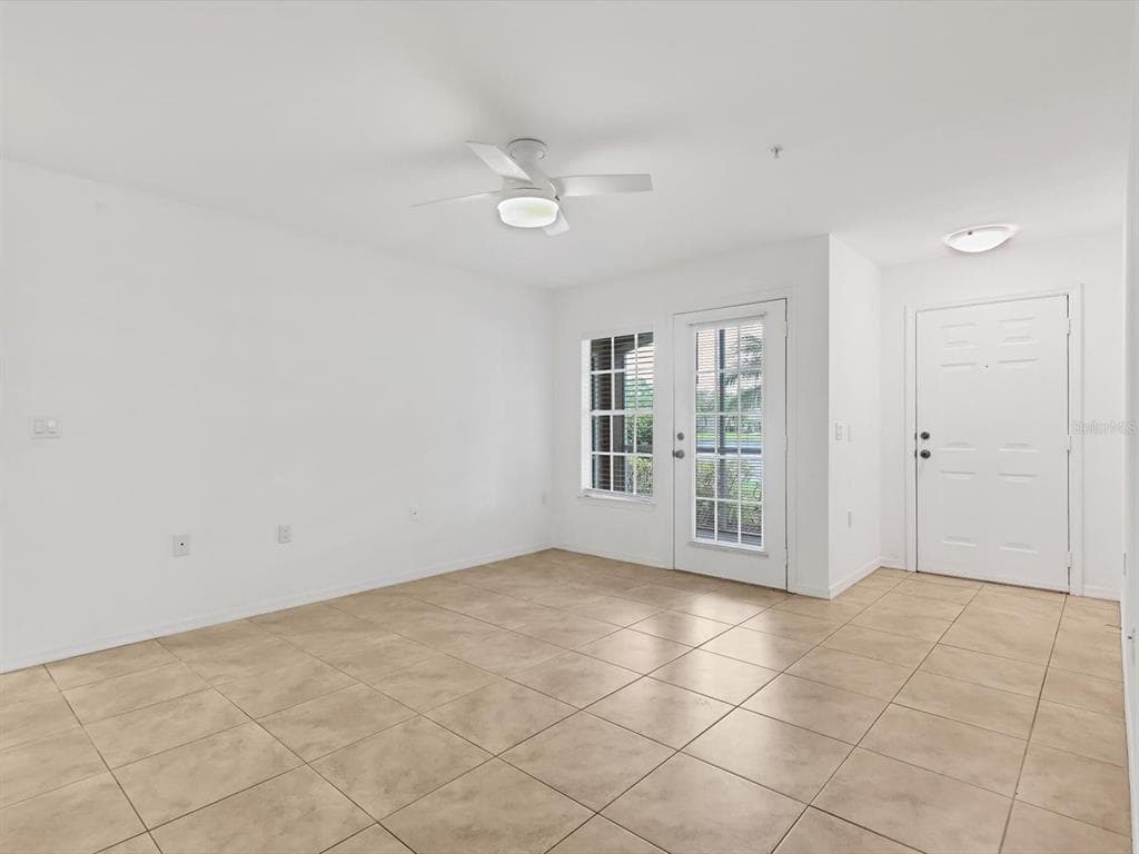 8933 MANOR LOOP 105 photo 8
