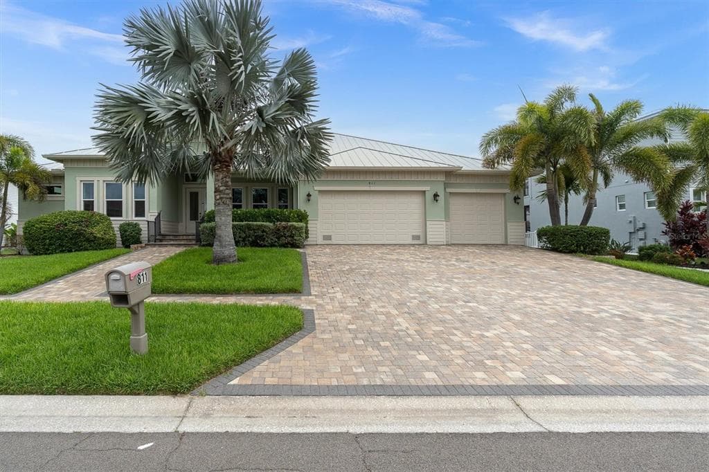 811 BIRDIE WAY photo 2