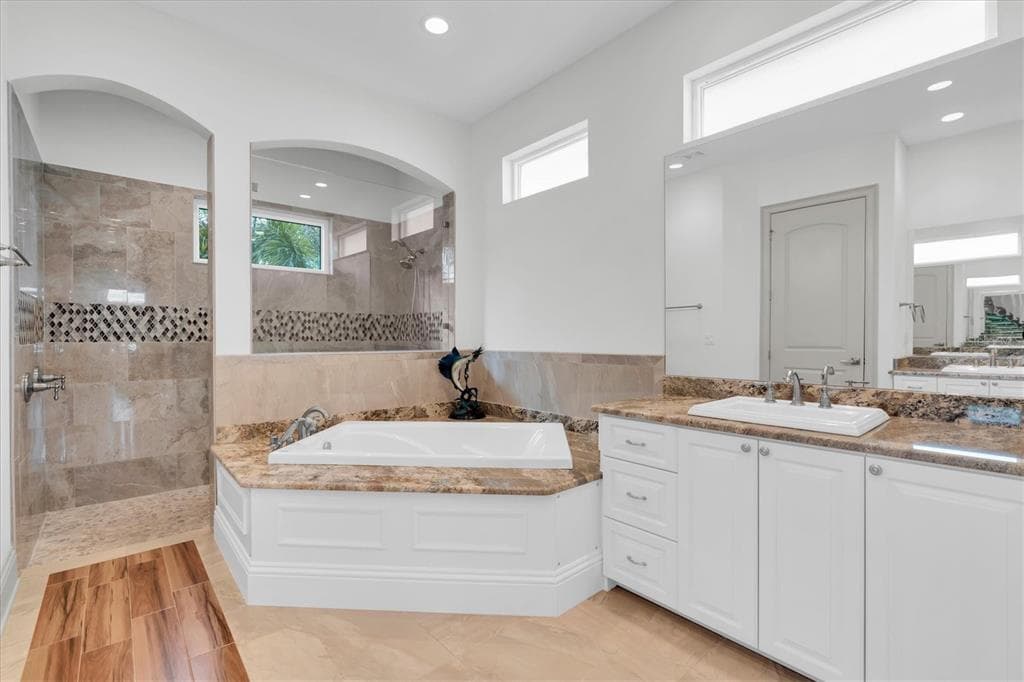 811 BIRDIE WAY photo 17