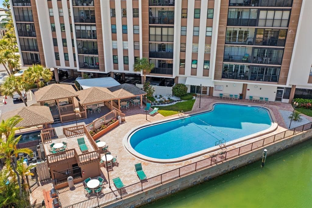 10355 PARADISE BOULEVARD #512 4