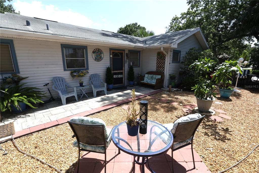 915 DEMPSEY STREET photo 2