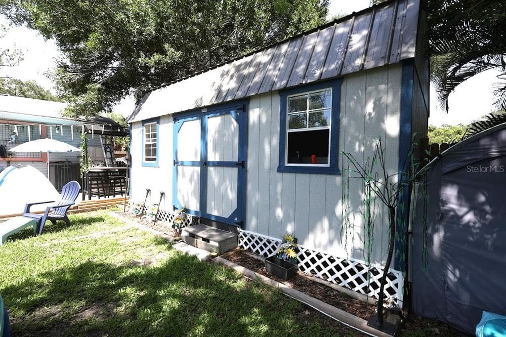 915 DEMPSEY STREET photo 12